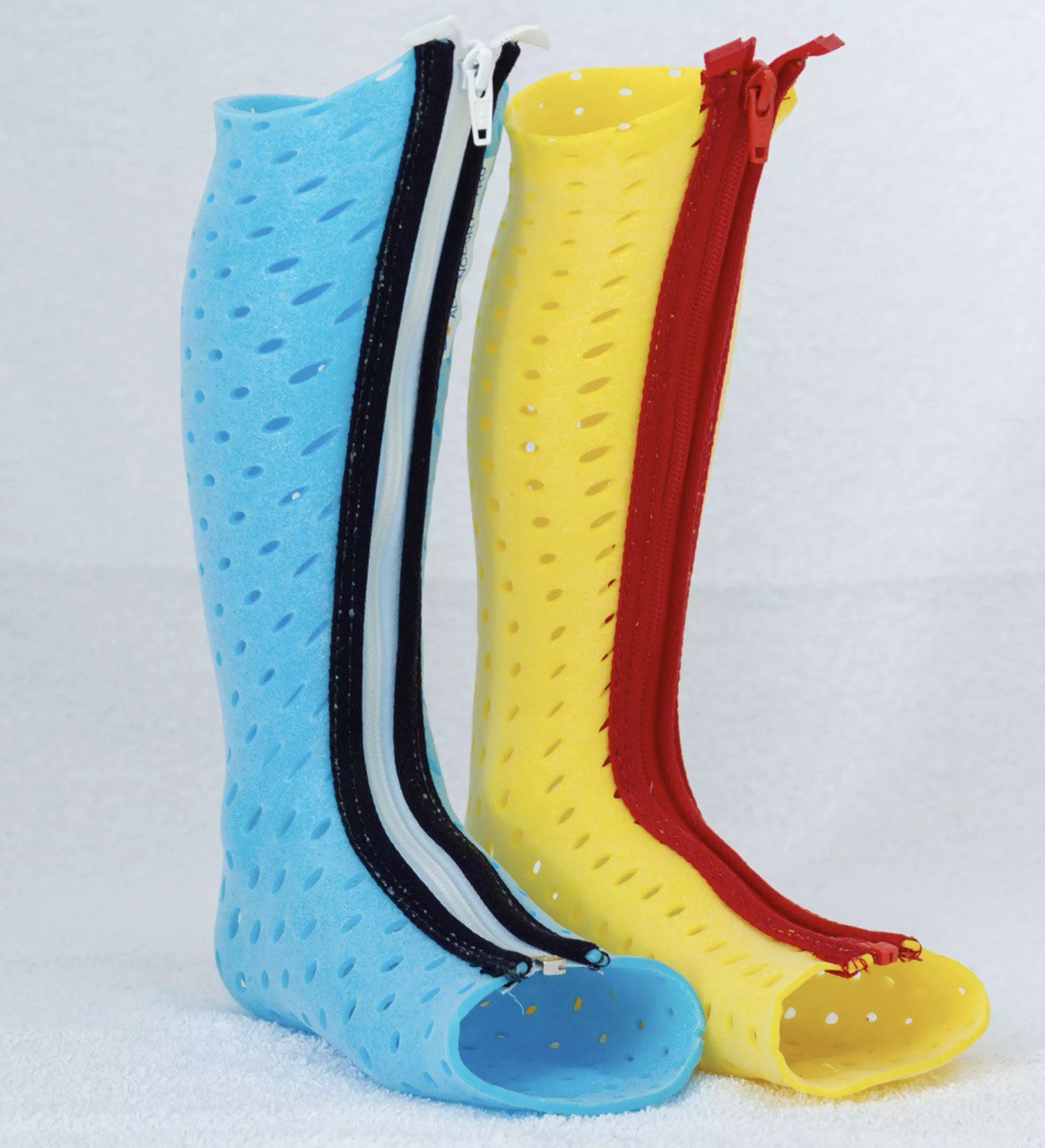 Индивидуальные ортезы из низкотемпературного пластика на нижние конечности.